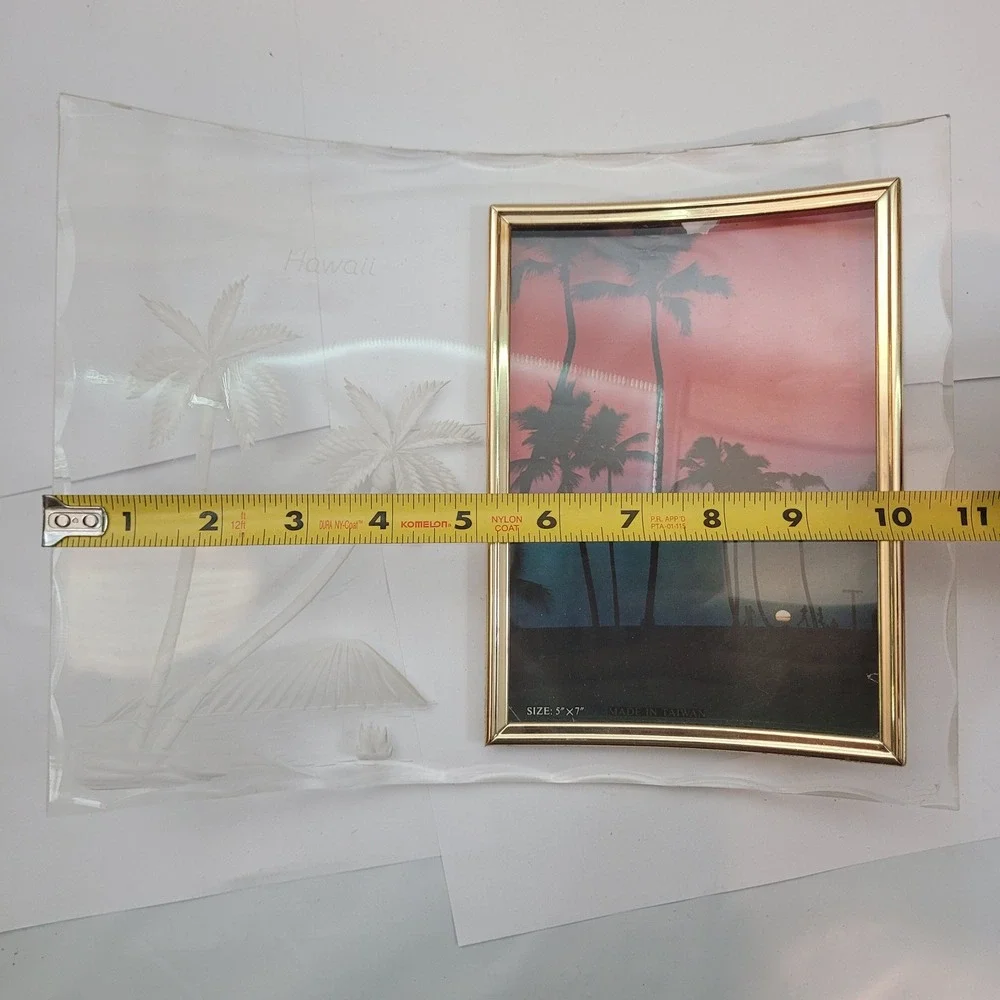 South Seas Spec Vtg Curved Picture Frame 1982 Hawaii Acrylic Glass Palm Tree 5x7